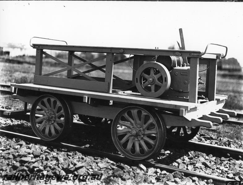P00413
Motorised ganger's trolley, side view and end view.
