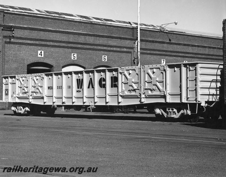 P00422
1 of 3 views of WGX class 33218 standard gauge bogie gondola, (later reclassified to WOAX class) Midland Workshops, as new, side and end view.
