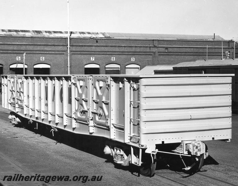 P00424
3 of 3 views of WGX class 33218 standard gauge bogie gondola, (later reclassified to WOAX class) Midland Workshops, as new, raised view of the side and end.
