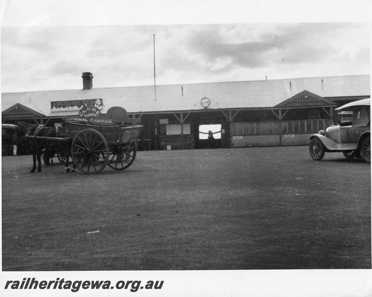 P00459
Horse and dray, station forecourt, Kalgoorlie, EGR line
