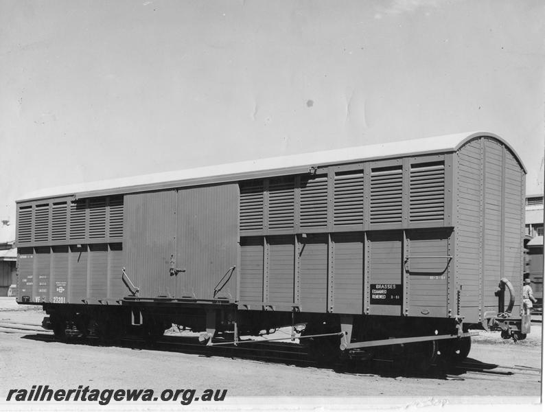 P00462
VF class 23201 bogie louvered van, side and end view.
