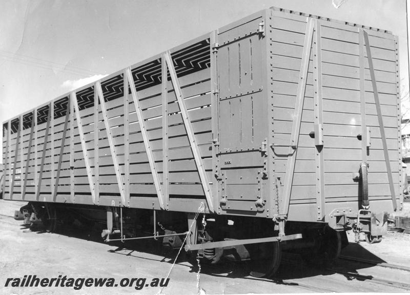 P00464
 TA class bogie cattle wagon, side and end view.
