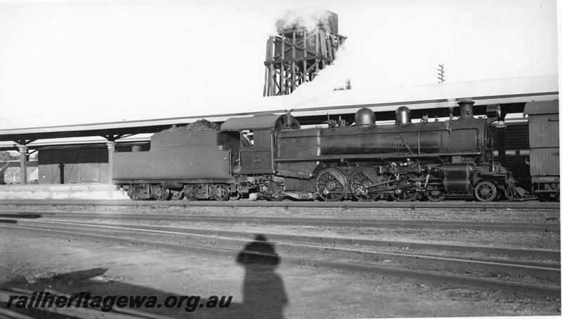 P00471
P class 441 (renumbered to P class 501 on 13/6/1947), Kalgoorlie Station, side view
