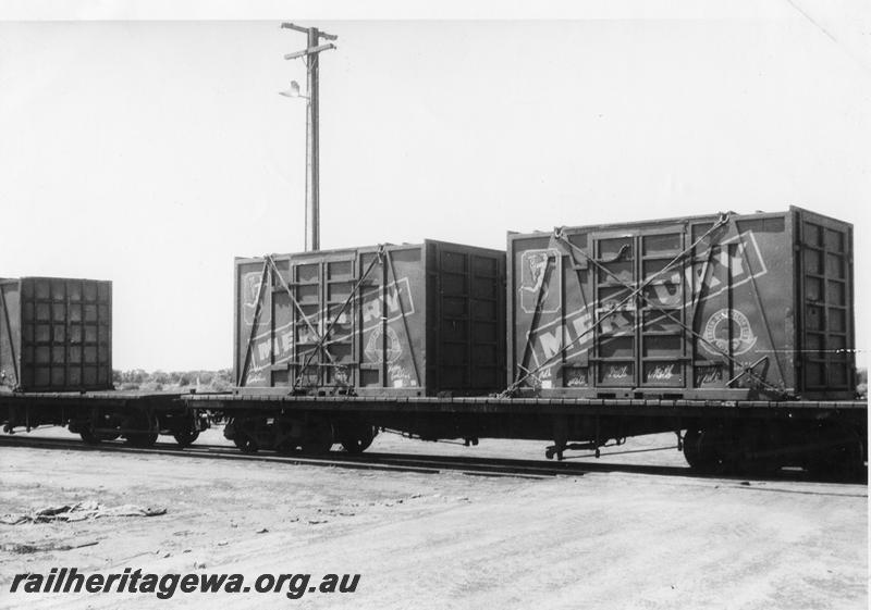 P00476
QCE class with two containers on board, Parkeston, KP line, side view
