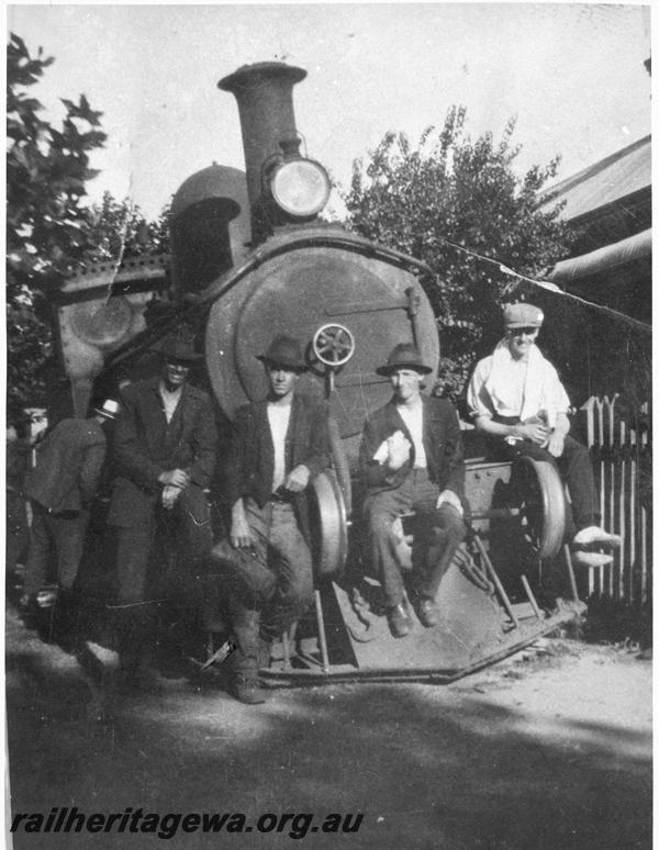 P00481
G class 4-6-0 off the rails in Amherst road, West Midland, front view (ref: ARHS 