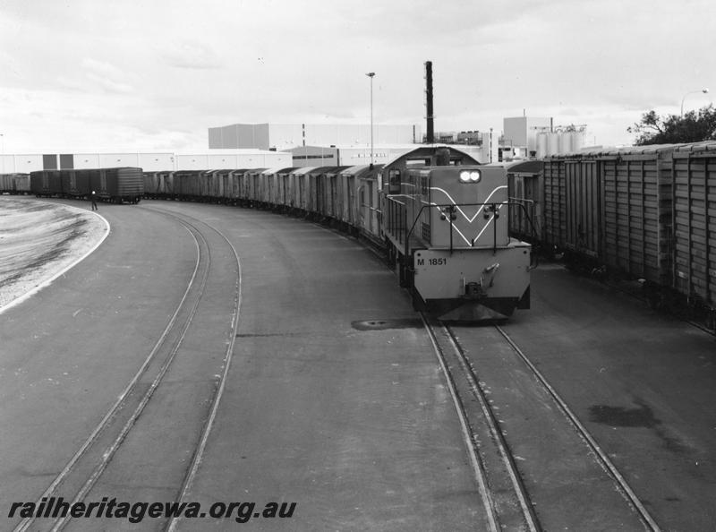 P00484
M class 1851, Swan brewery, Canning Vale, the first consignment of beer leaving the new premise.
