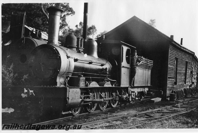 P00489
A class 3 (3rd) at Whittaker's Mill, North Dandalup, loco shed, front and side view.
