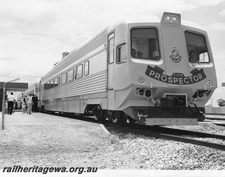 P00491
Prospector railcar set in original livery with the WAGR crest on the front, side and front view.
