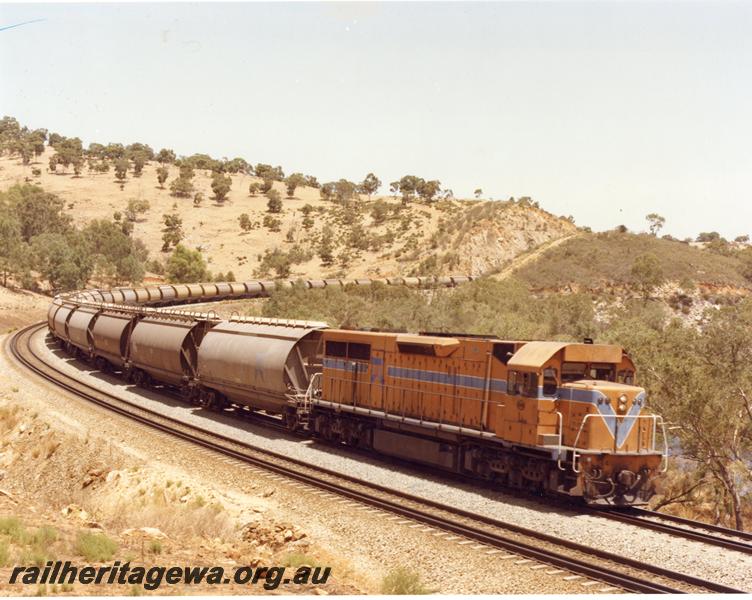 P00496
L class 264 having exited No.2 Cutting, grain train
