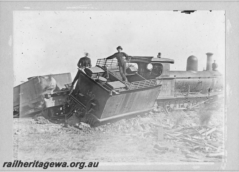 P00513
G class 130, J class 1932 square water tank wagon, derailed on the Hopetoun to Ravensthorpe line on the 16.June 1909, end and side view.
