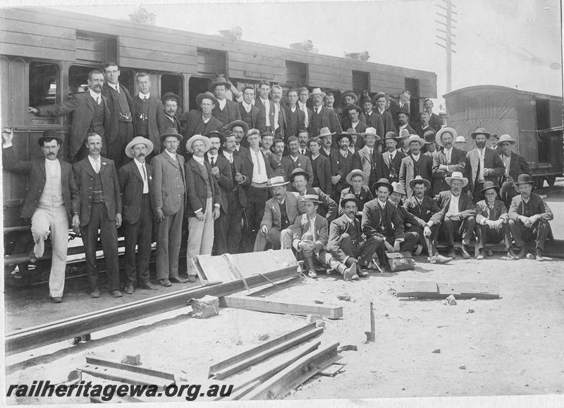 P00524
AE class carriage, men standing in front of the carriage, possibly at a first aid competition.
