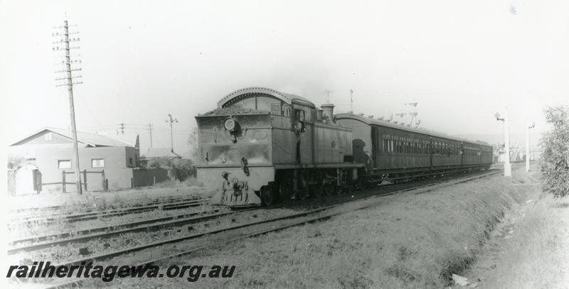 P00552
DS class 379 on suburban passenger service departing Midland Junction, end and side view.
