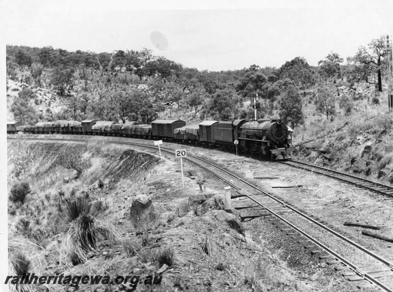 P00561
V class 1202, having emerged from the Swan View Tunnel, ER line, goods train
