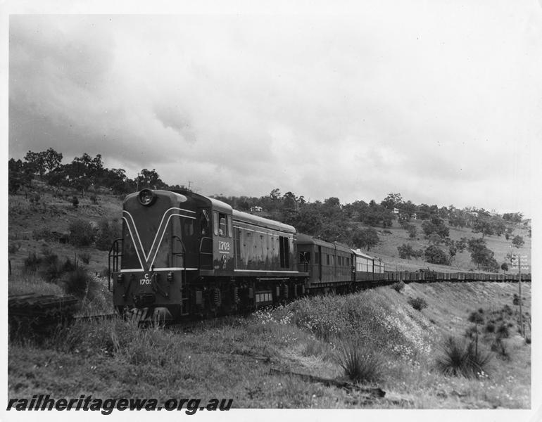 P00566
C class 1703, ALT class 5 behind the loco, ER line approaching Swan View, on 