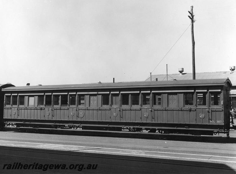 P00569
ACL class 387, side view
