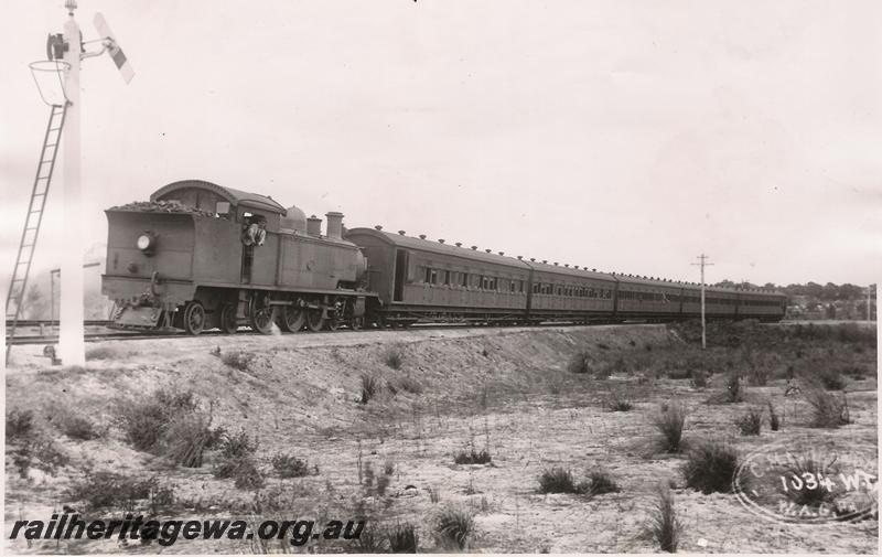 P00588
DS class 375, suburban carriages, signal, Bayswater, suburban passenger train
