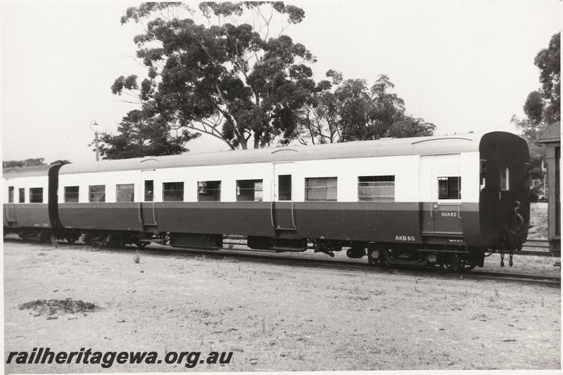 P00595
AKB class 60 suburban carriage, side and end view
