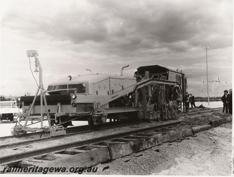 P00628
Plasser standard gauge tamper, Forrestfield, in operation
