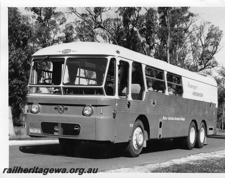 P00661
Railway passenger/freighter bus, DP76, front and side view
