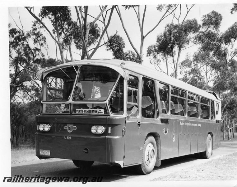 P00662
Railway bus, L69, front and side view
