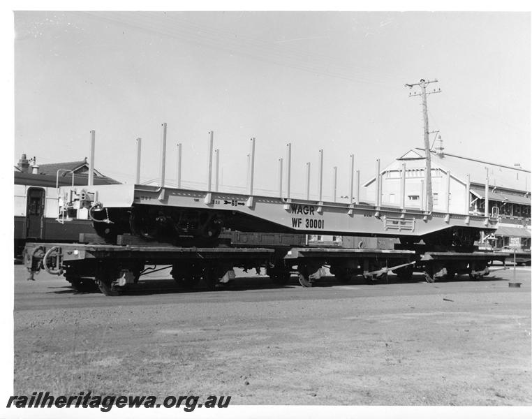 P00673
WF class 30001 flat wagon, (later reclassified to WFDY),as new, riding on three narrow gauge flat wagons
