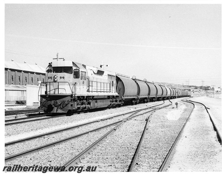 P00697
L class 262, grain train
