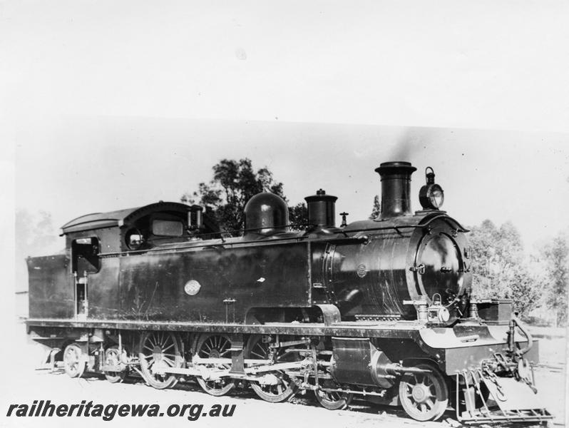 P00781
D class 368, bar cowcatcher, oil headlight, traversing jack on the running board, side and front view, same as P0026
