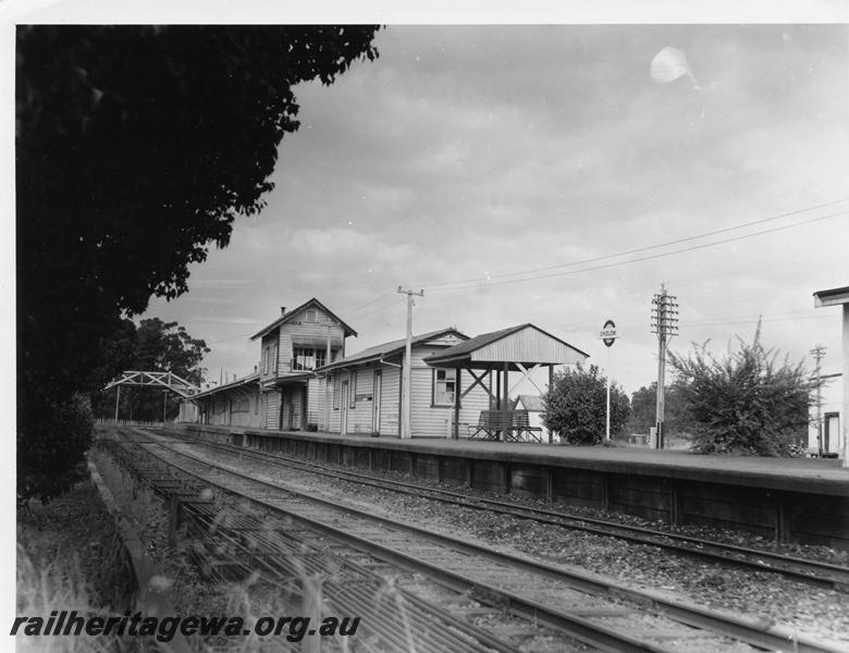 P00788
Station buildings, signal box, Chidlow, ER line
