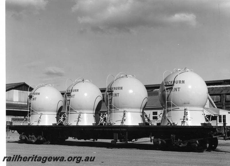 P00789
QCC class 23589 cement container wagon with four spherical 