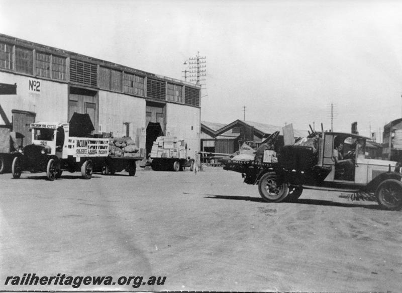 P00796
Motor vehicles, goods shed, Perth Goods Yard
