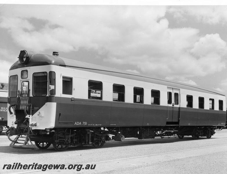 P00802
ADA class 751, railcar trailer, front and side view
