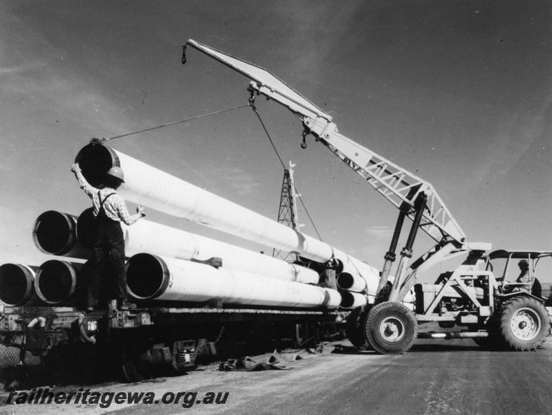 P00819
QCF class flat wagon, being loaded with pipes by mobile crane
