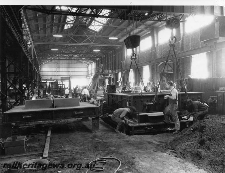 P00867
Foundry, Midland Workshops, showing mould for press block for bulk wheat wagons
