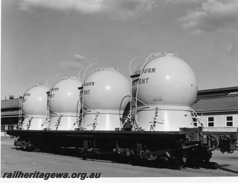 P00870
QCC class 23589 cement container wagon, side and end view
