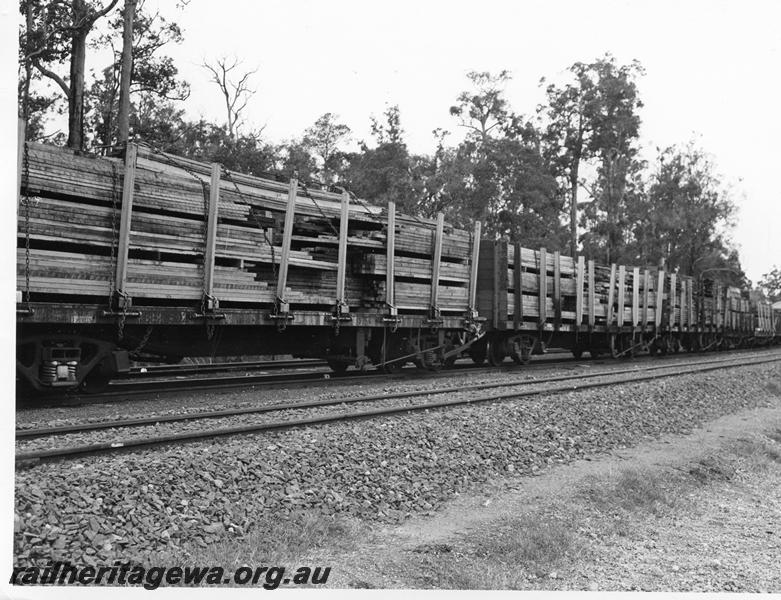 P00871
QBE class, QCS class wagons, loaded with timber
