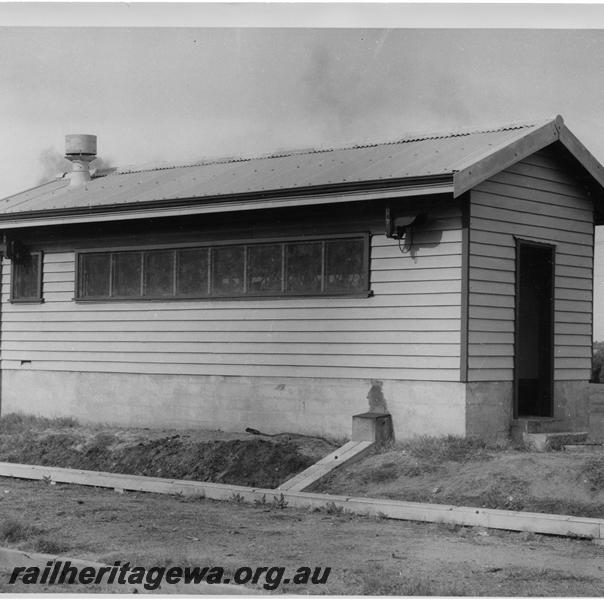 P00886
Relay cabin, SWR line, track side view, side and end view
