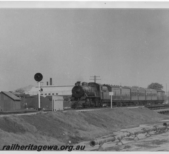 P00887
W class hauling the 