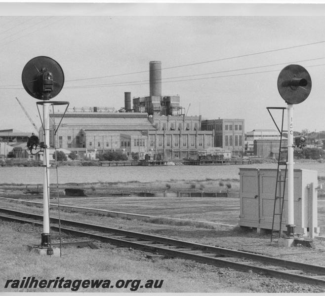 P00888
Searchlight signals facing in opposite directions, east end of the 