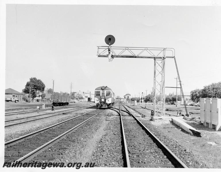 P00901
ADG/ADX class railcar, signal, goods shed, Maylands, looking west
