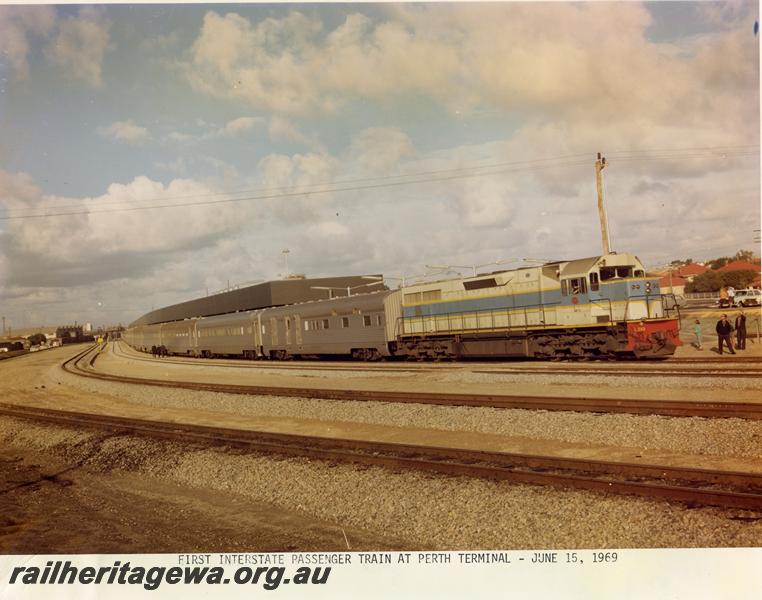 P00915
L class 268, passenger train, East Perth Terminal, first interstate passenger train at Perth Terminal
