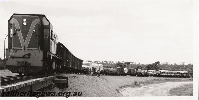 P00949
A class 1511, heading onto an overbridge with goods train. B&W version of P7697
