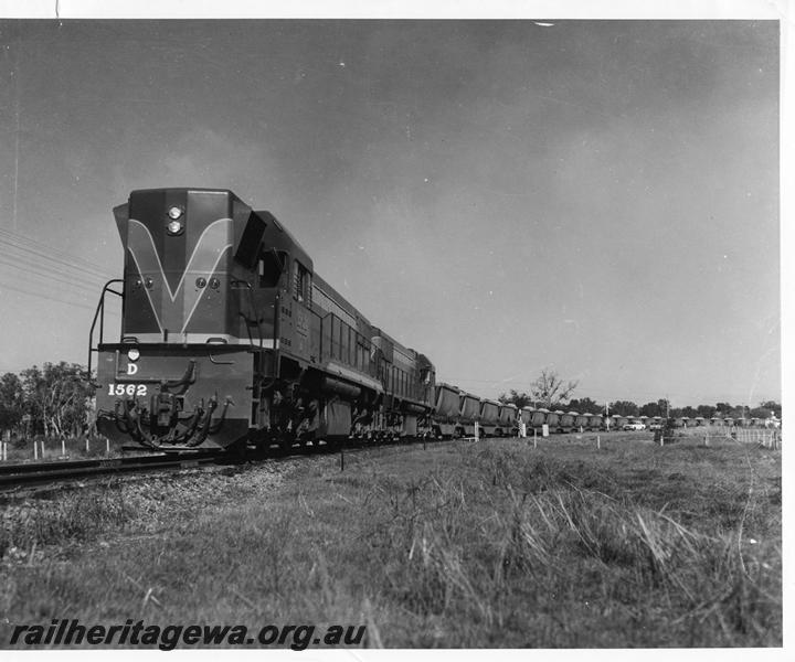 P00950
D class 1562, double heading with another D class, bauxite train, SWR line.
