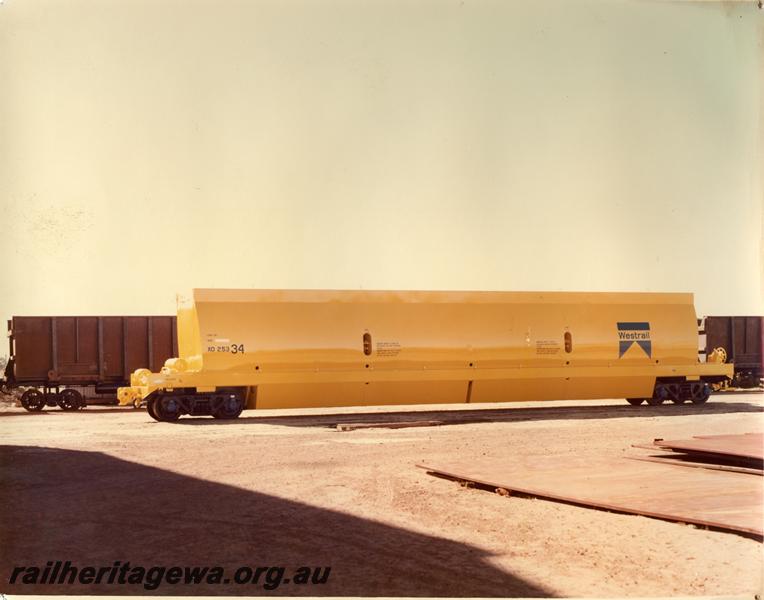 P00977
XO class 25334 woodchip wagon, as new, side view
