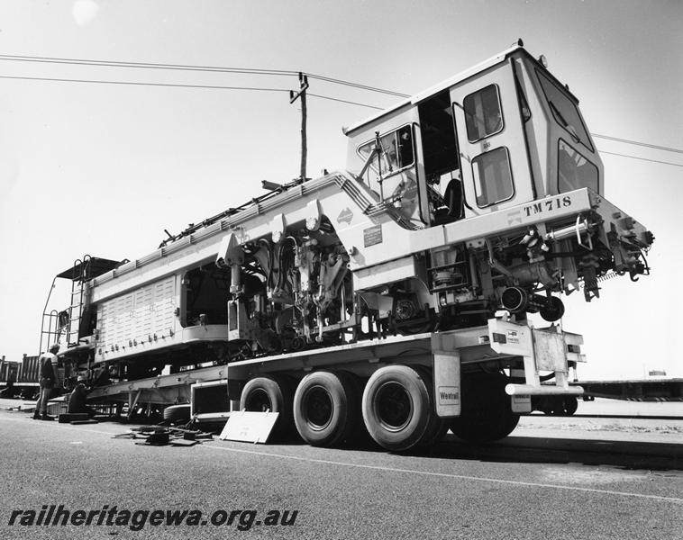 P00981
Track tamping machine TM 718, being loaded onto a trailer
