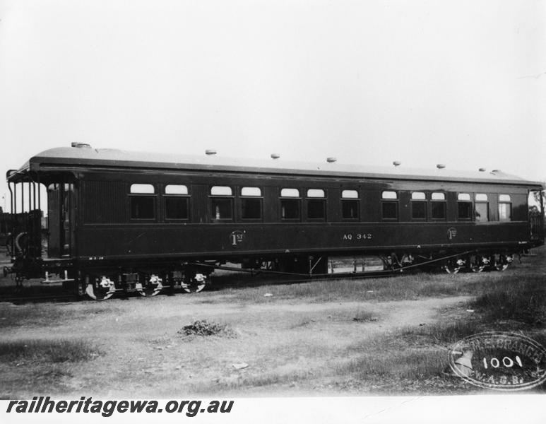 P00986
AQ class 312 when new, 1st class sleeping carriage, side view
