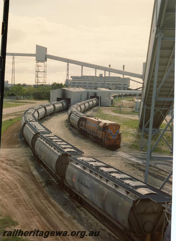 P00990
D class 1563, alumina unloading facility, Bunbury Inner Harbour, on train unloading.
