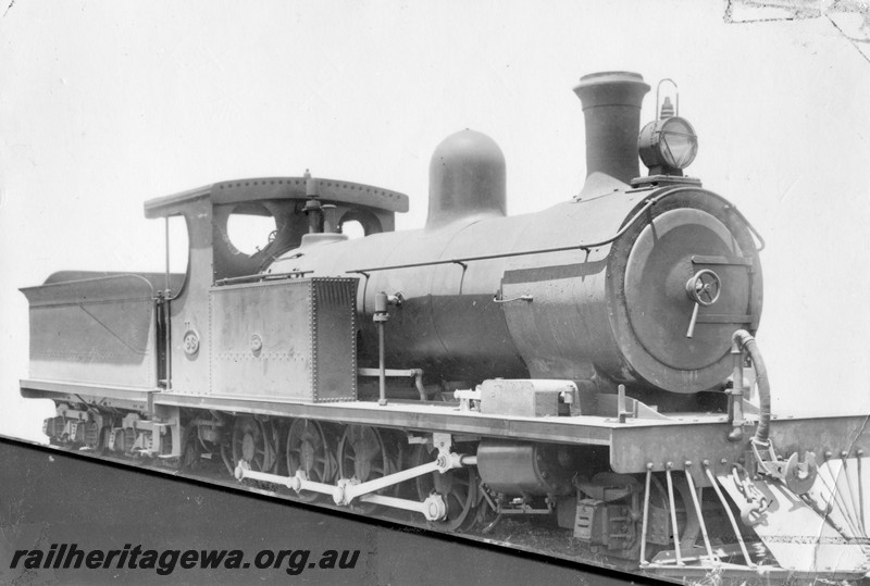 P01003
O class 83 with oil headlight and bar cowcatcher, side and front view
