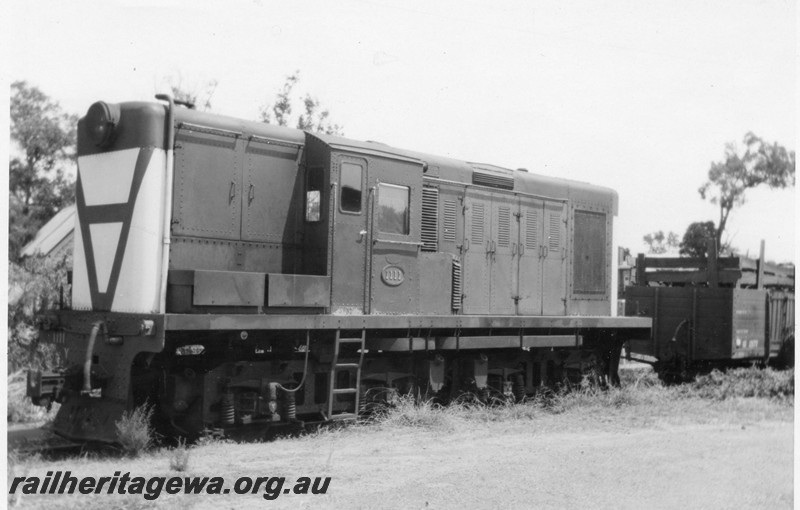 P01016
Y class 1111, front and side view.
