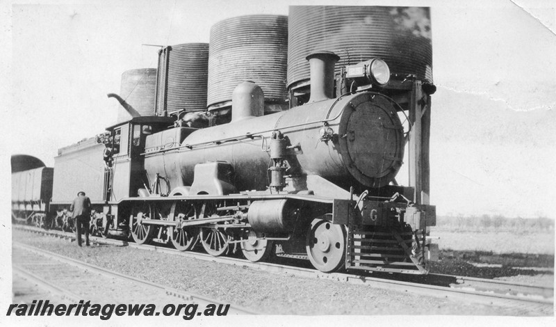 P01042
Commonwealth Railways (CR) G class 25, water towers, TAR line, side and front view
