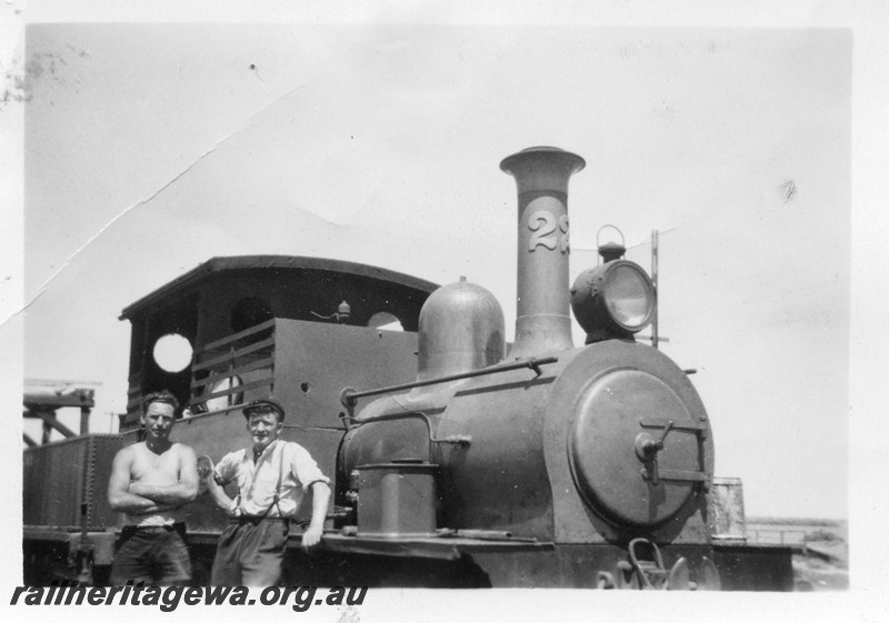 P01045
H class 22 with crew, Port Hedland, PM line, side and front view
